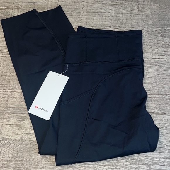 Lululemon black fast and free tights 25 inch size 4 - Picture 2 of 4